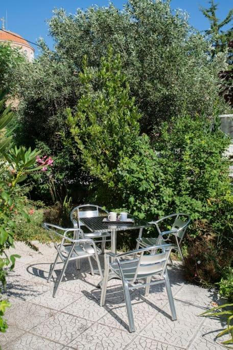 Apartamento Anadora 2: Hospitable Stone House With Yard Alejandrópolis Exterior foto