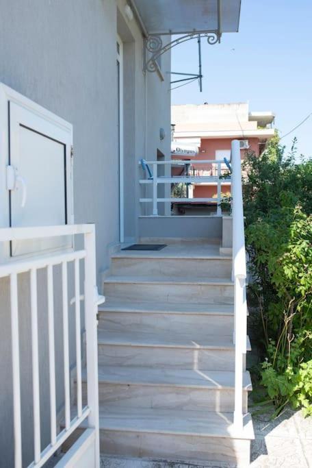 Apartamento Anadora 2: Hospitable Stone House With Yard Alejandrópolis Exterior foto